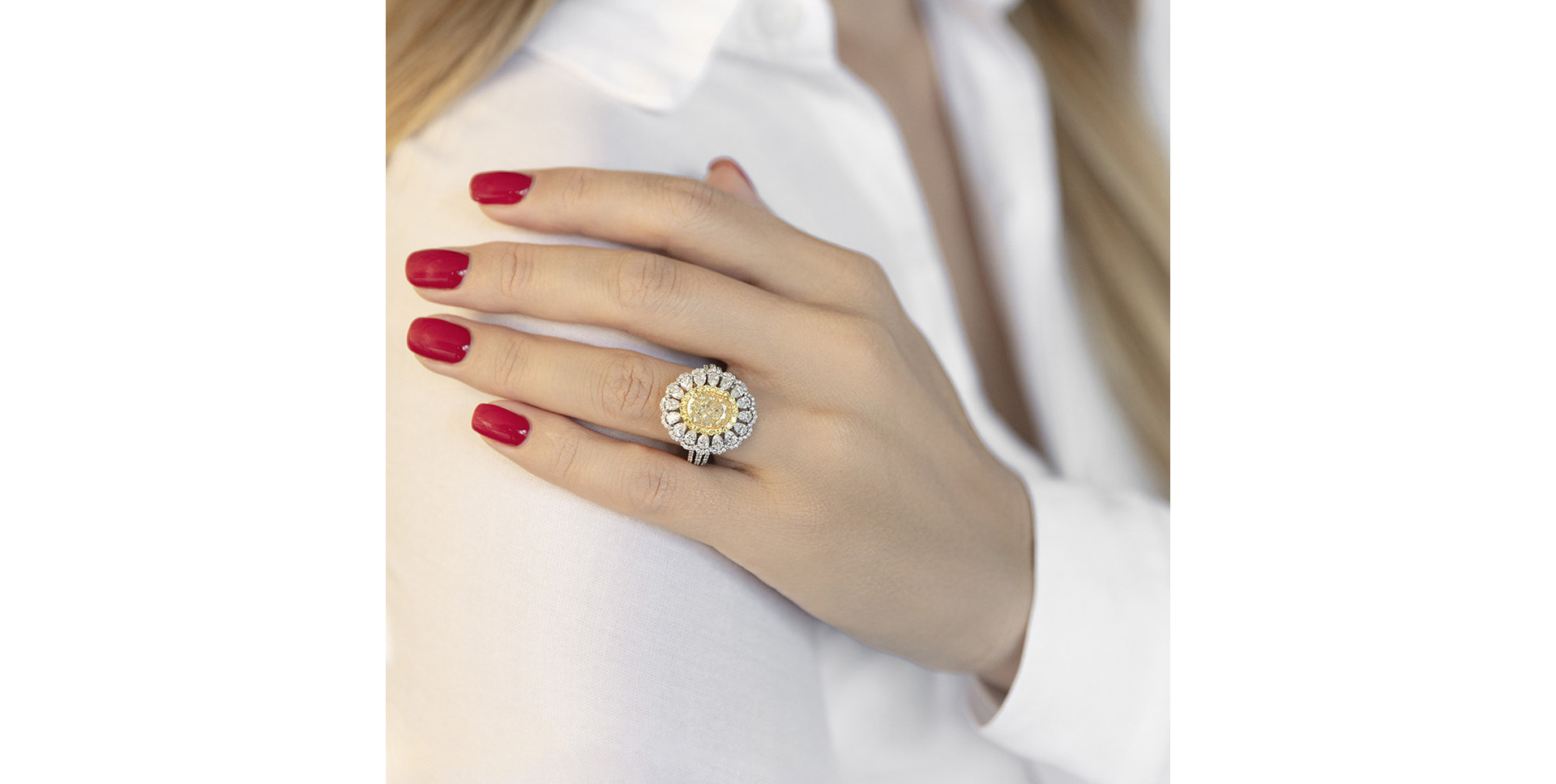 Ring with yellow and white diamonds Cinderella Charm