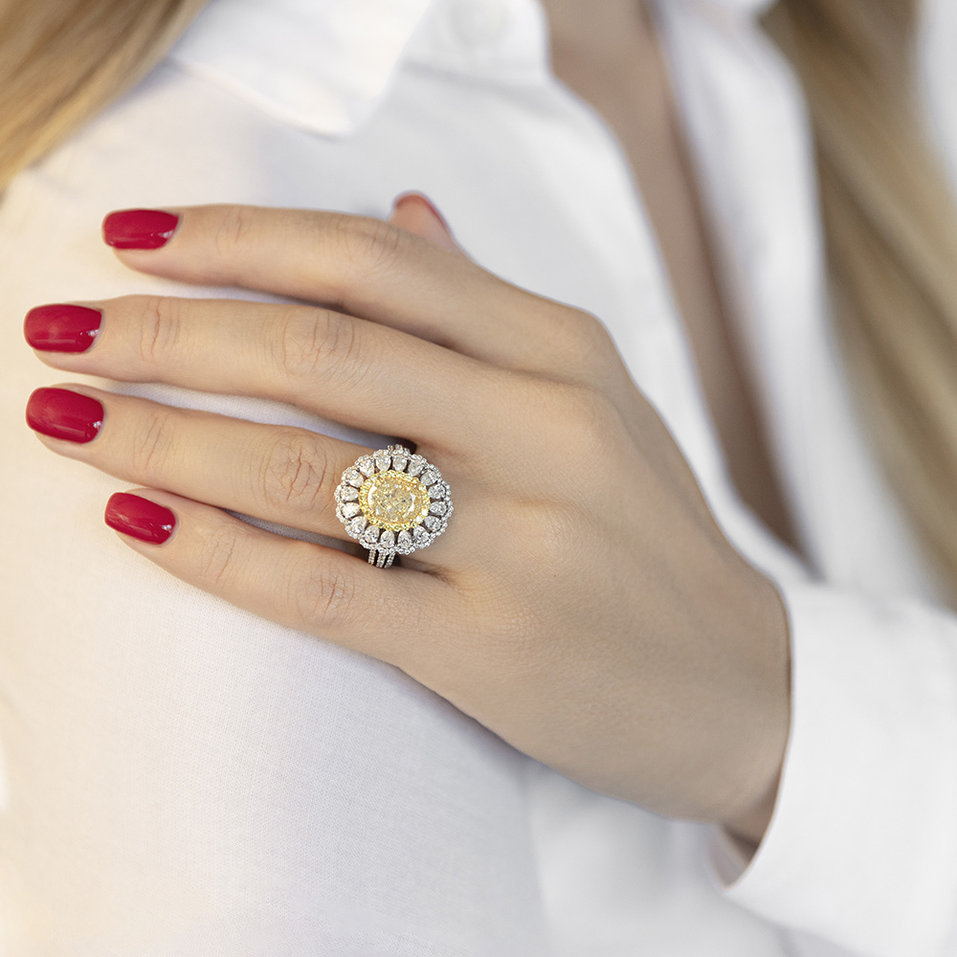 Ring with yellow and white diamonds Cinderella Charm