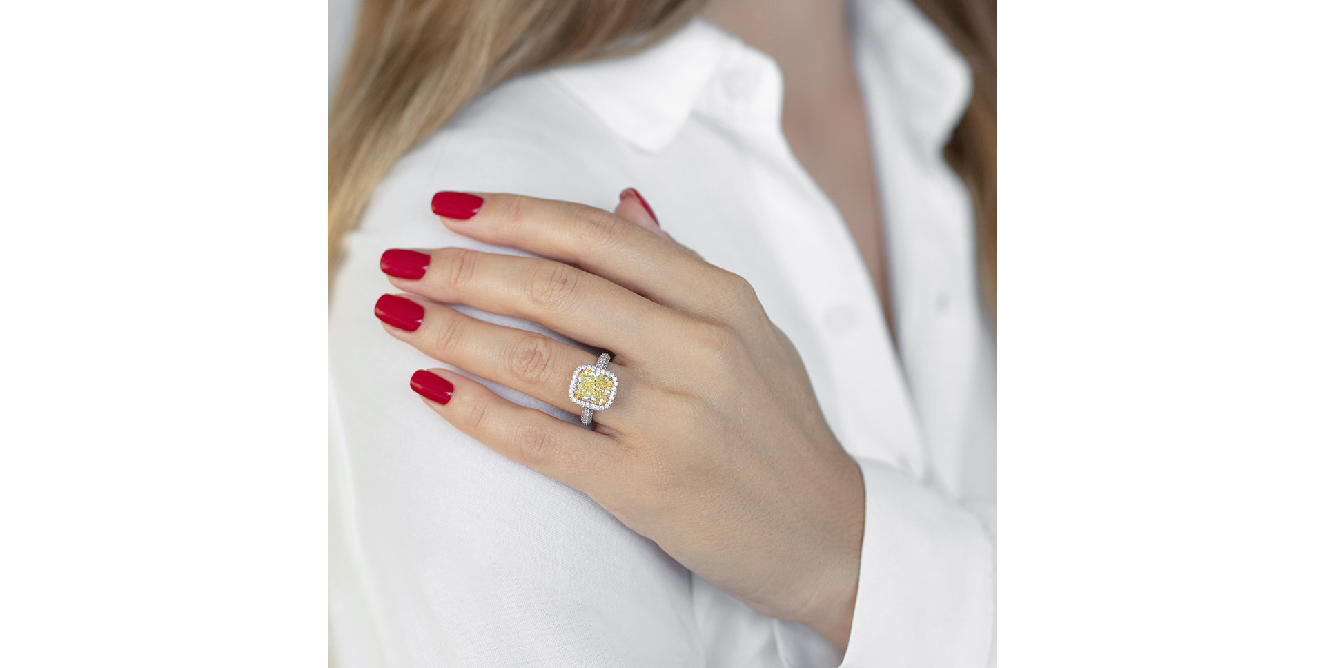 Ring with yellow and white diamonds Alchemy Gem