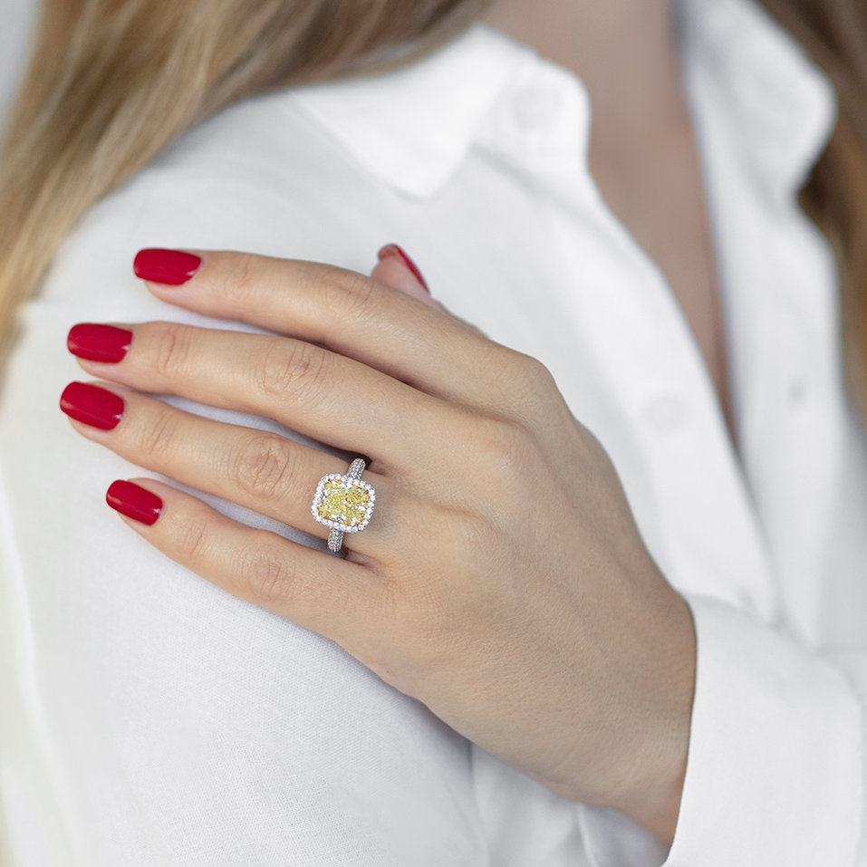 Ring with yellow and white diamonds Alchemy Gem