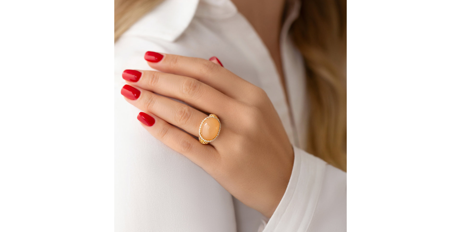 Ring with Moonstone and diamonds Ochre Pleasure