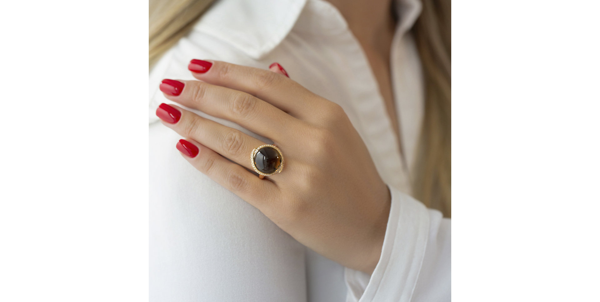 Diamond ring with Quartz Night Eye