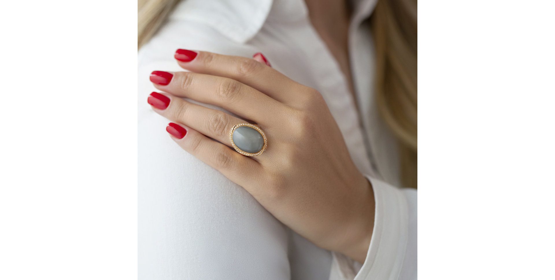 Ring with Moonstone and diamonds Deep River