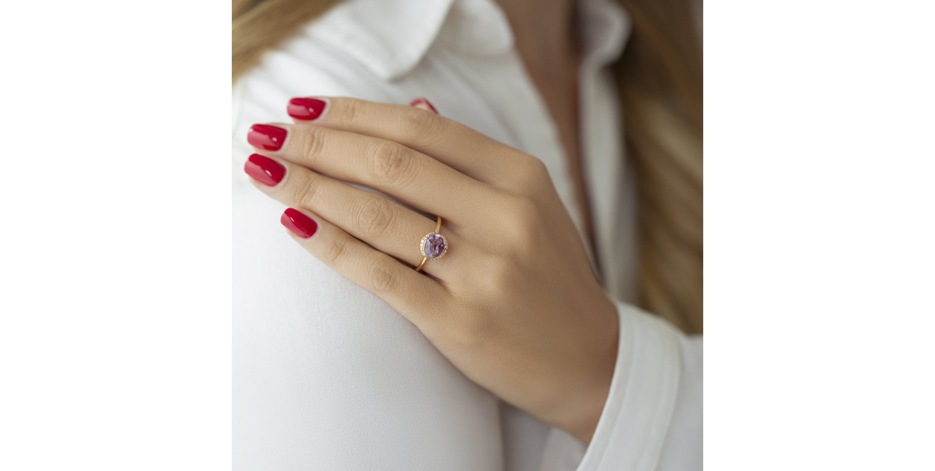 Diamond ring with Moonstone Daydreaming