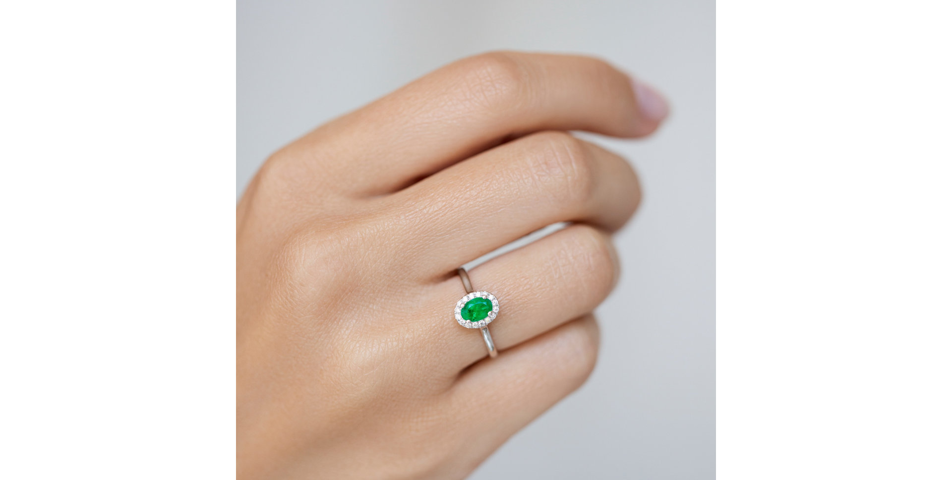 Diamond ring with Emerald Glory Allegory