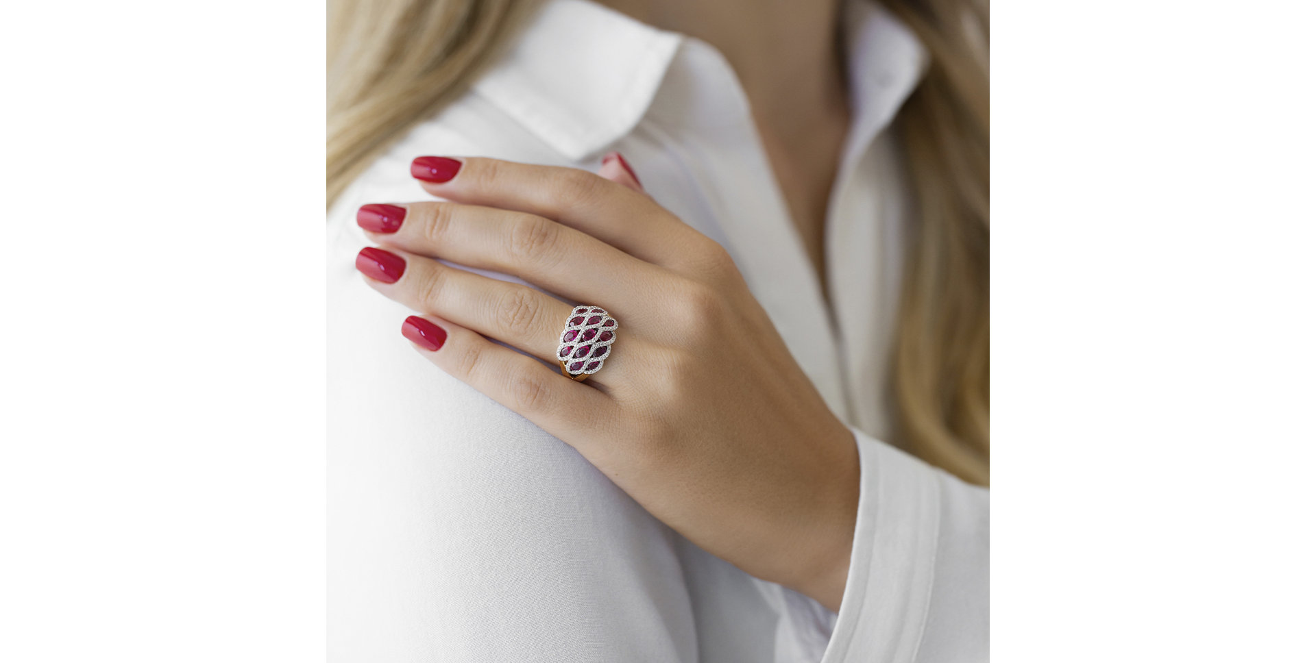 Diamond ring with Ruby Stella