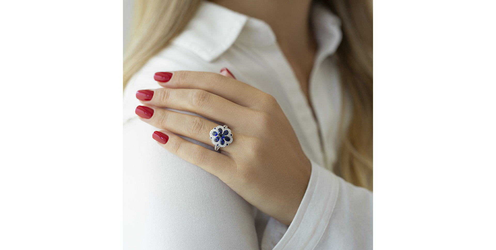 Diamond ring with Sapphire Blue Devotion