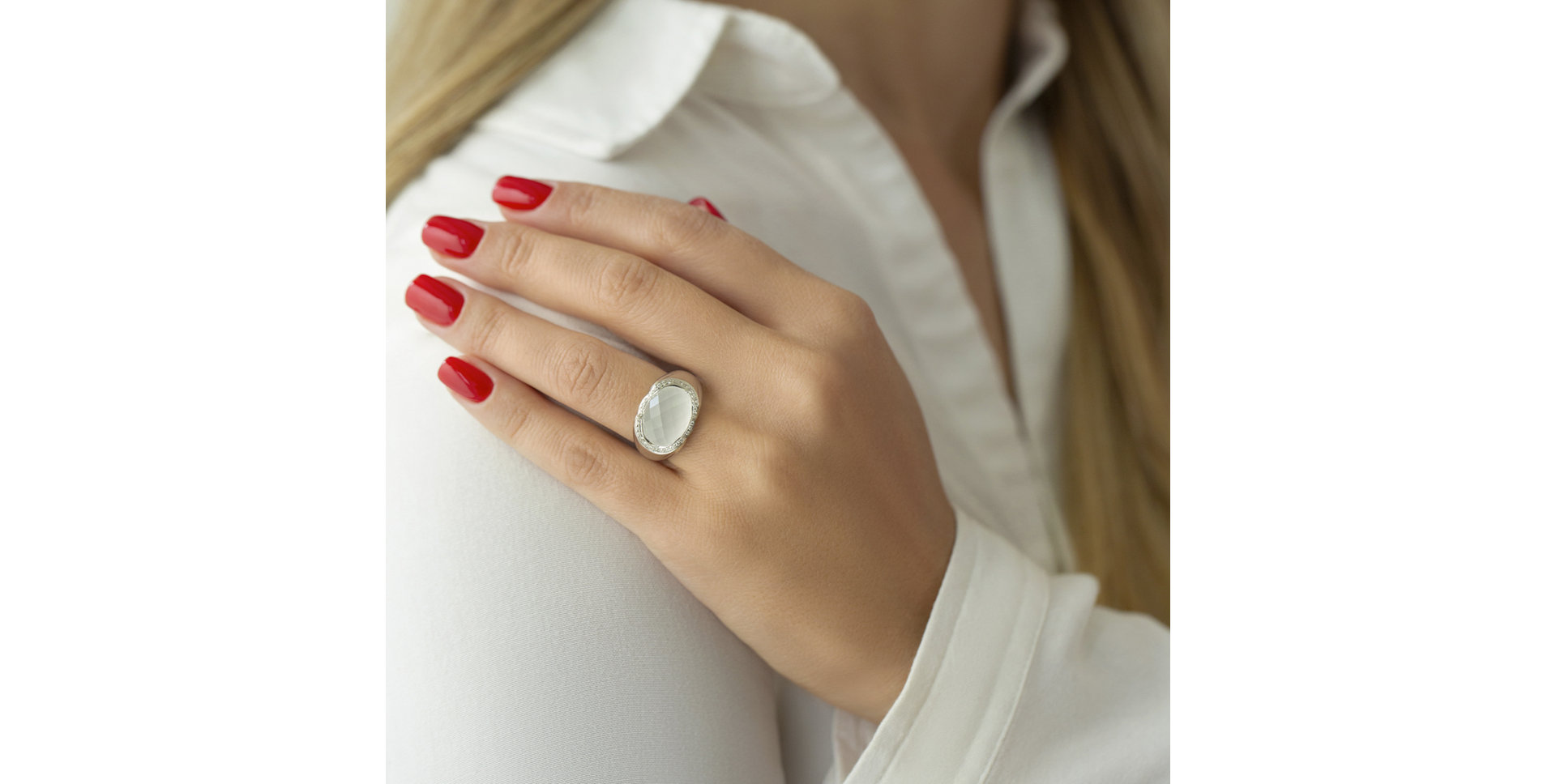 Diamond ring with Quartz Snow Glitter night