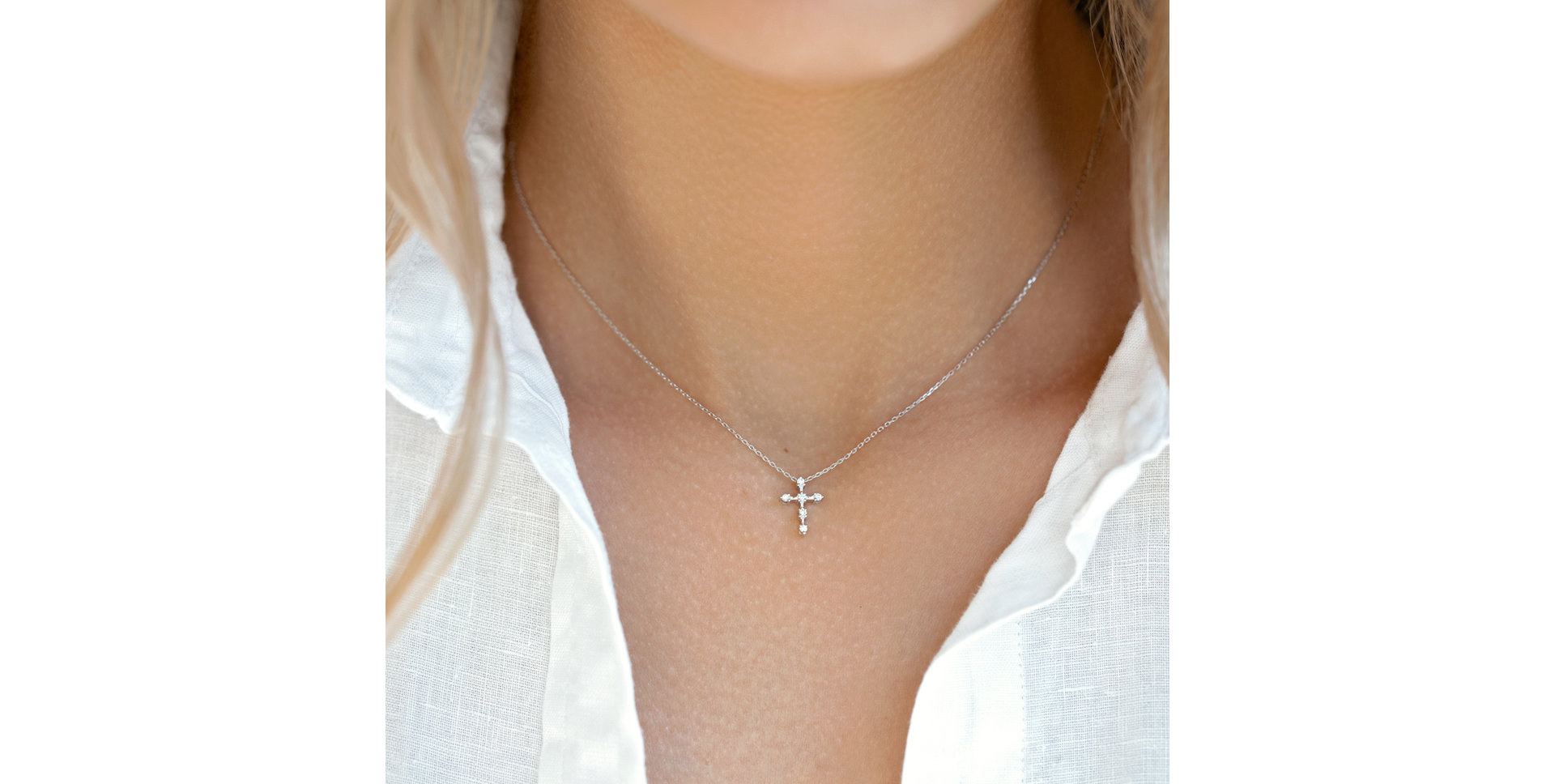 Diamond necklace Sparkling Cross