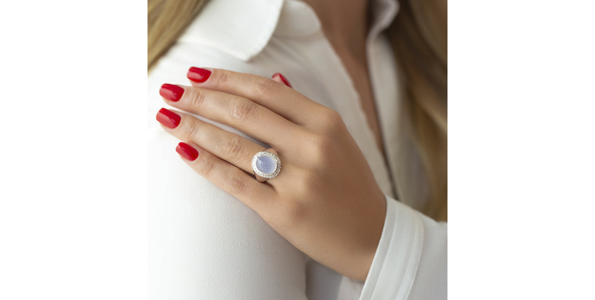 Diamond ring with Chalcedony Mistress Moonlight