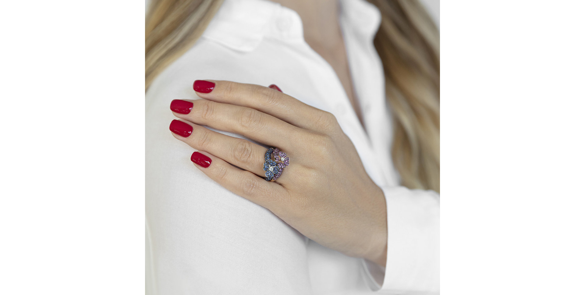 Diamond ring with Sapphire True Tapestry