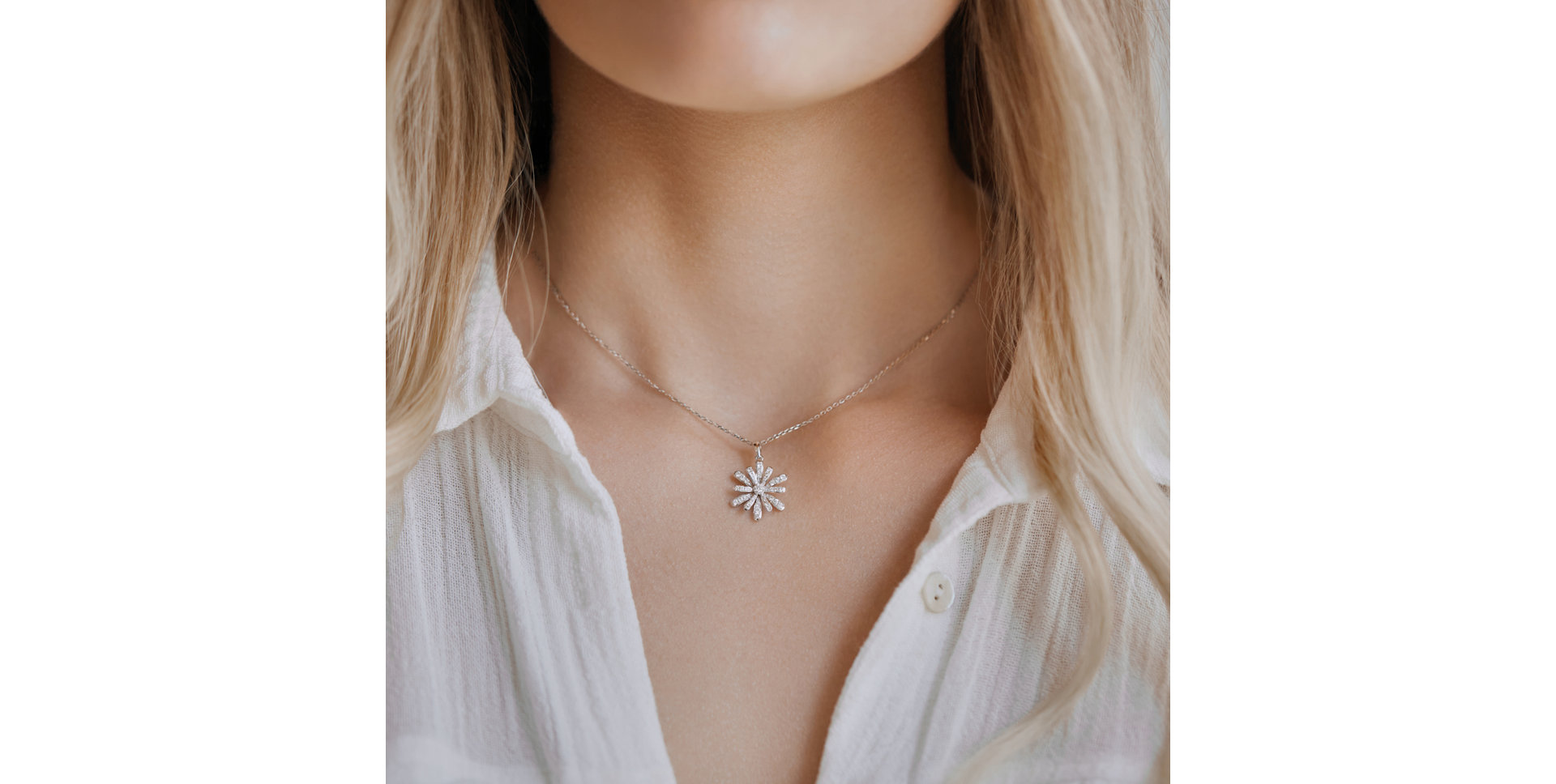 Diamond pendant Sparkle Daisy