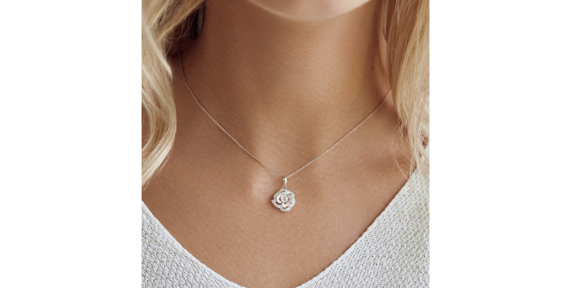 Diamond pendant Tangled Rose
