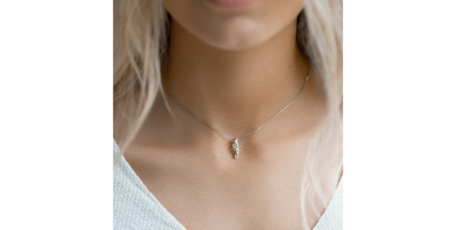 Diamond pendant Essential Mellody