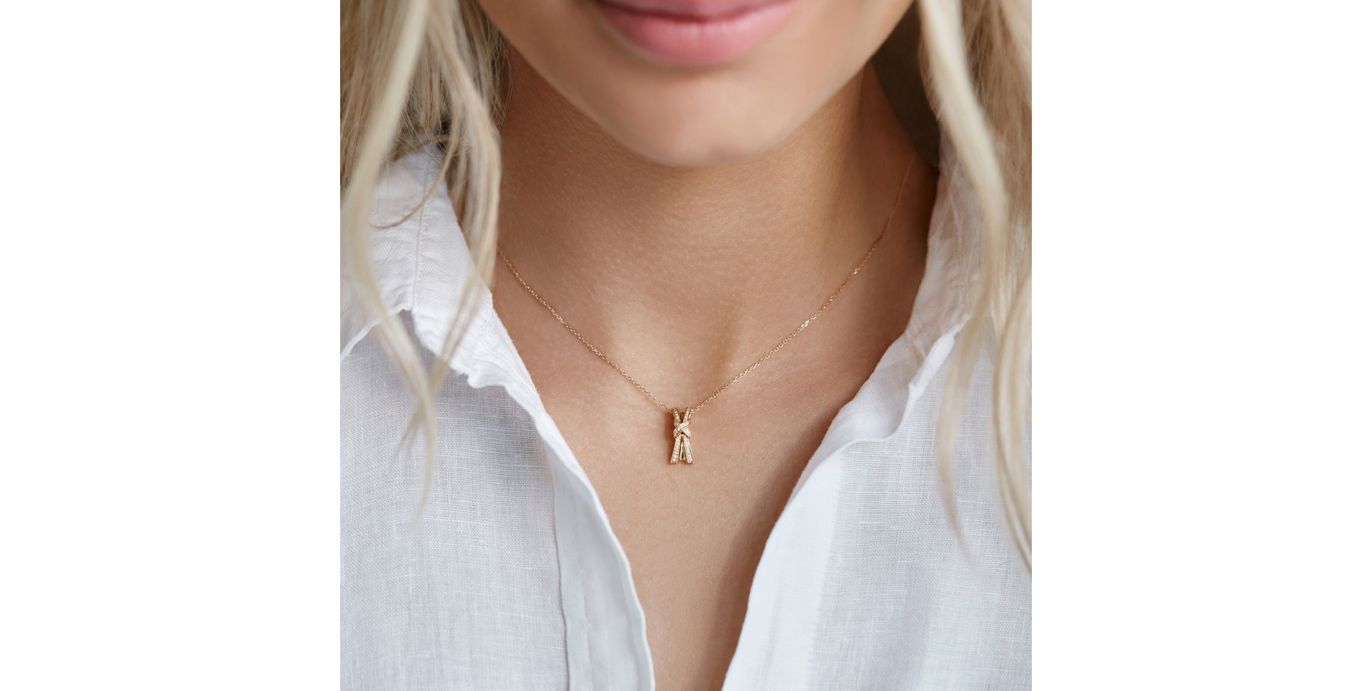 Diamond pendant Bound by Love