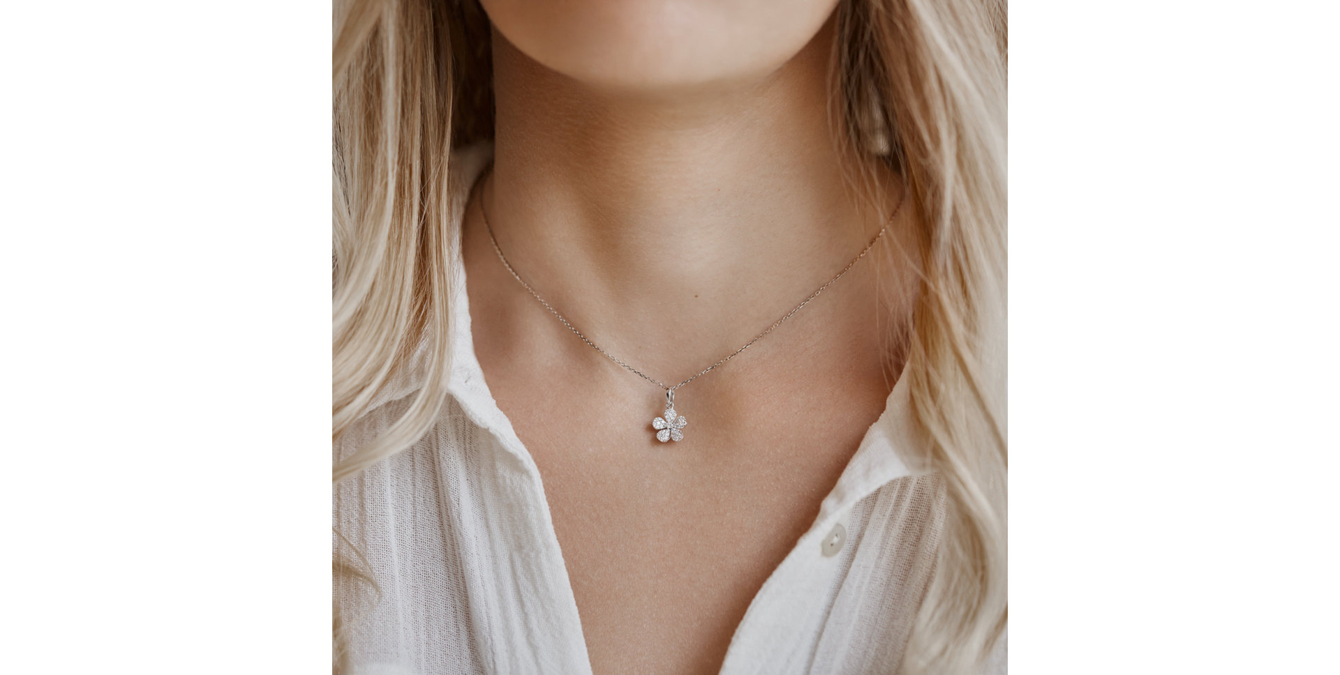 Pendant with brown and white diamonds Flower Message