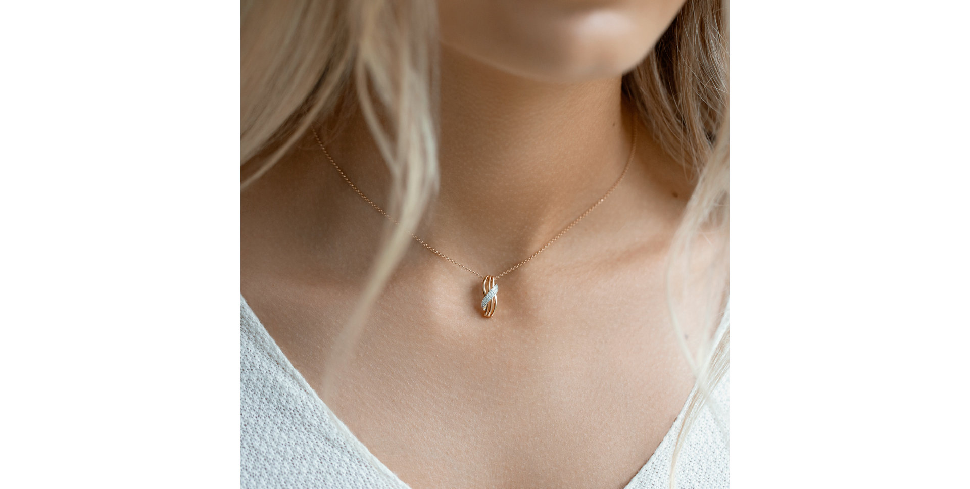 Diamond pendant Alluring Waves