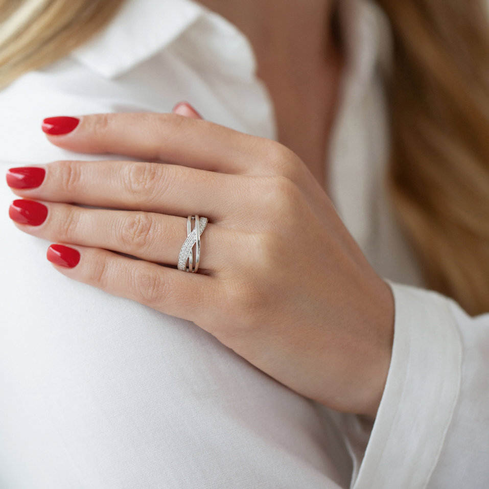 Diamond ring First Memory