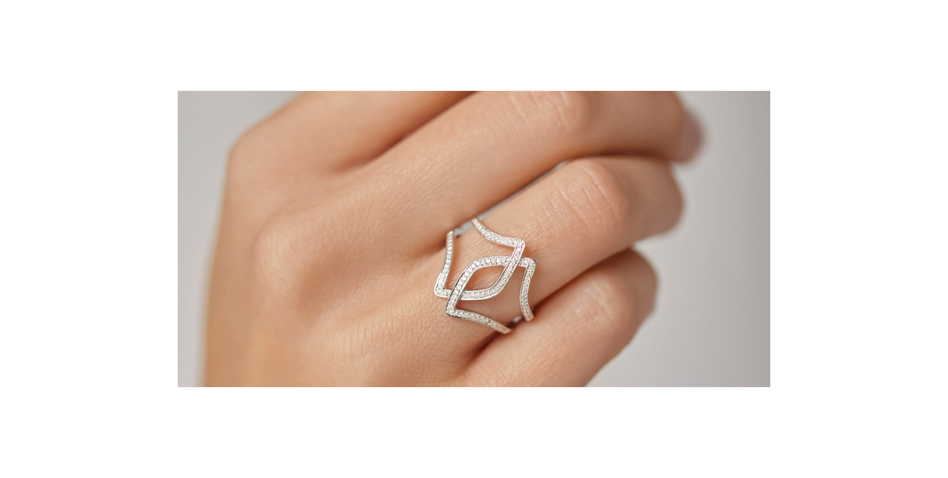 Diamond ring Peaceful Charm