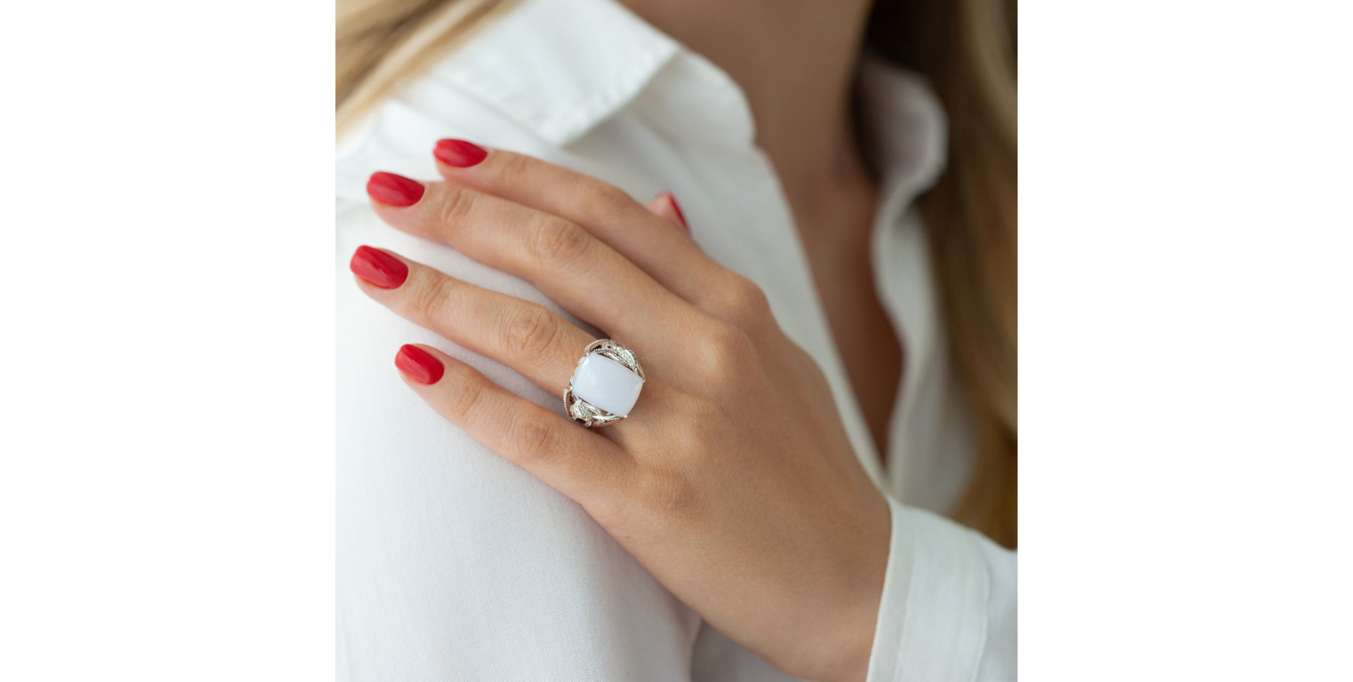 Diamond ring with Chalcedony Fascinating Ladyship