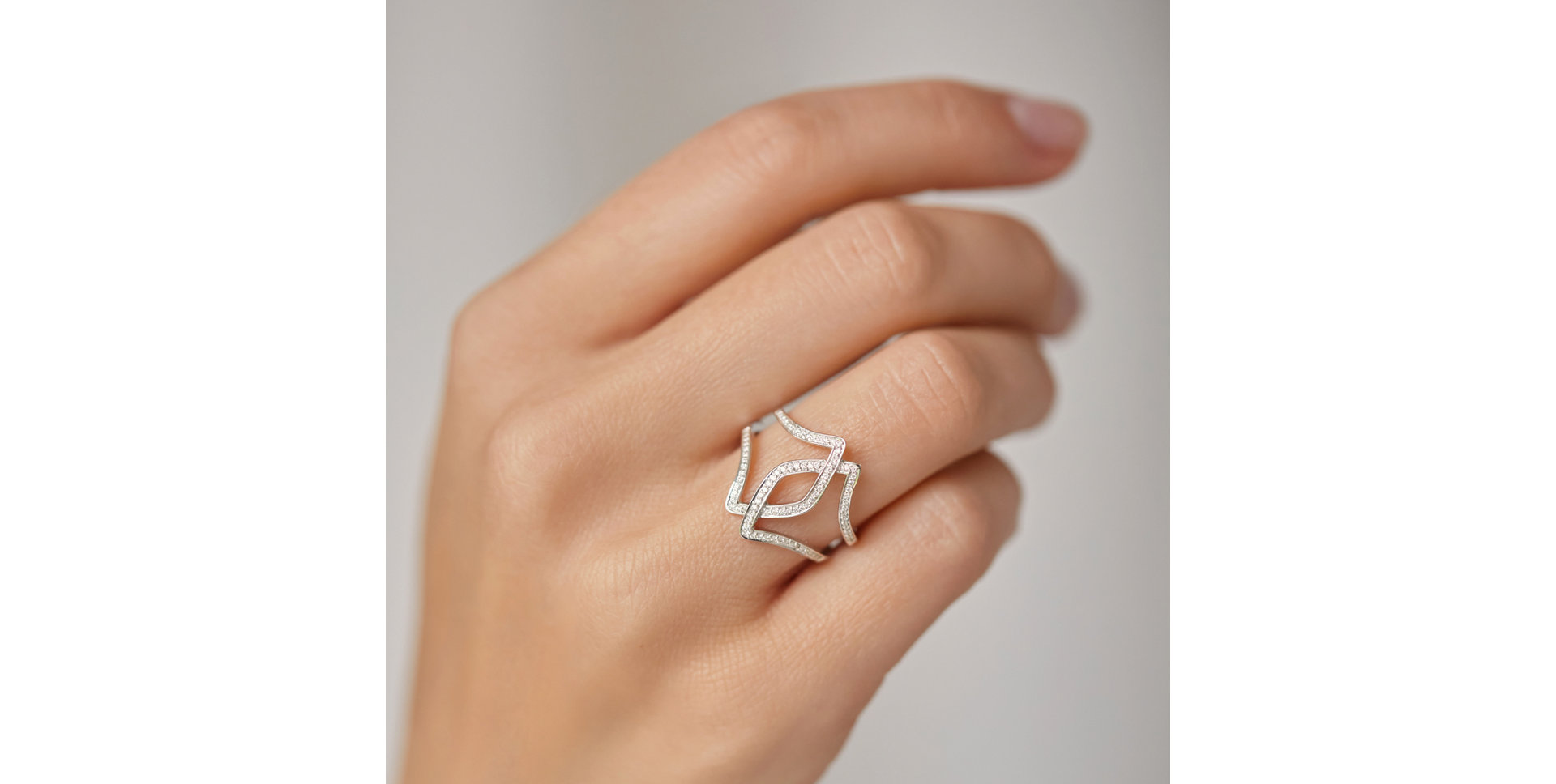 Diamond ring Peaceful Charm