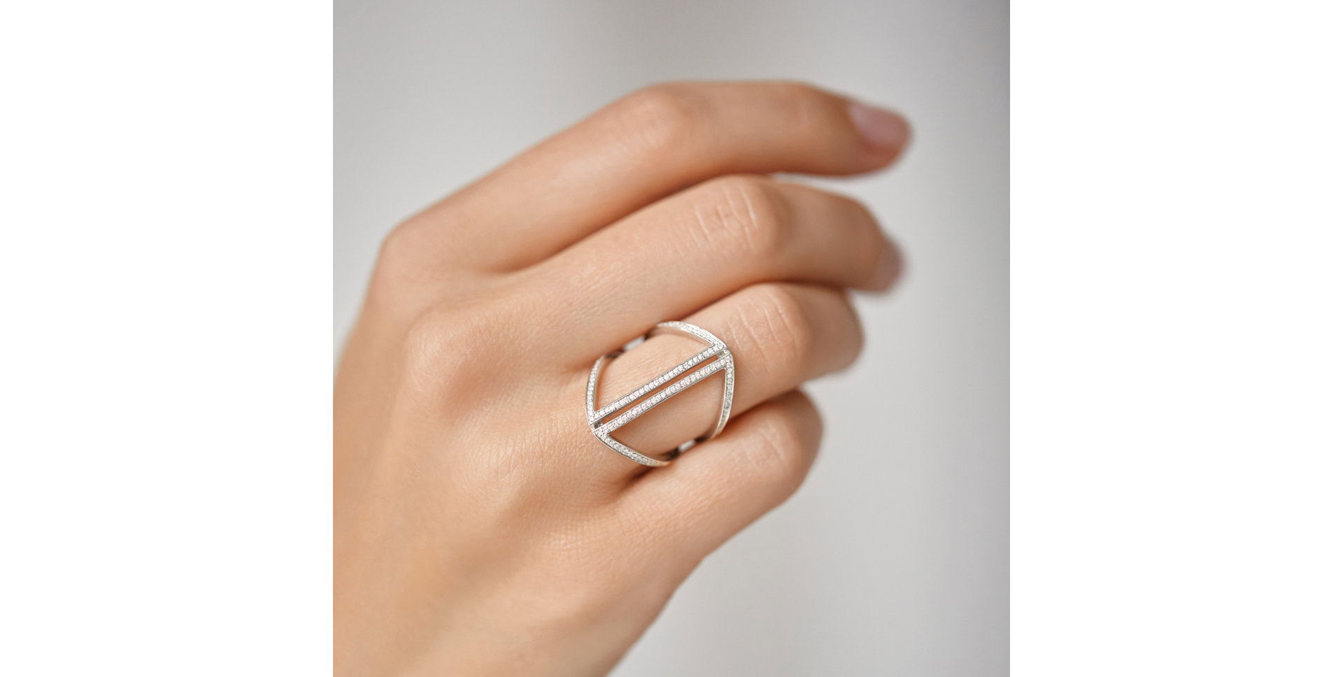 Diamond ring Tinted Aura