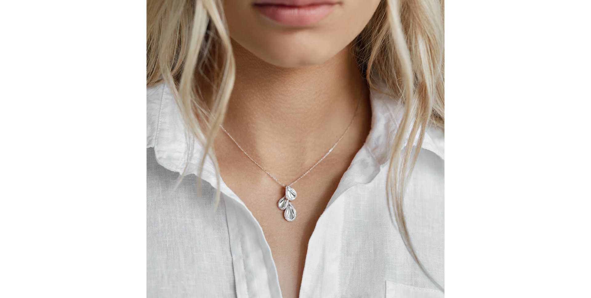 Diamond pendant Teardrop of feminity