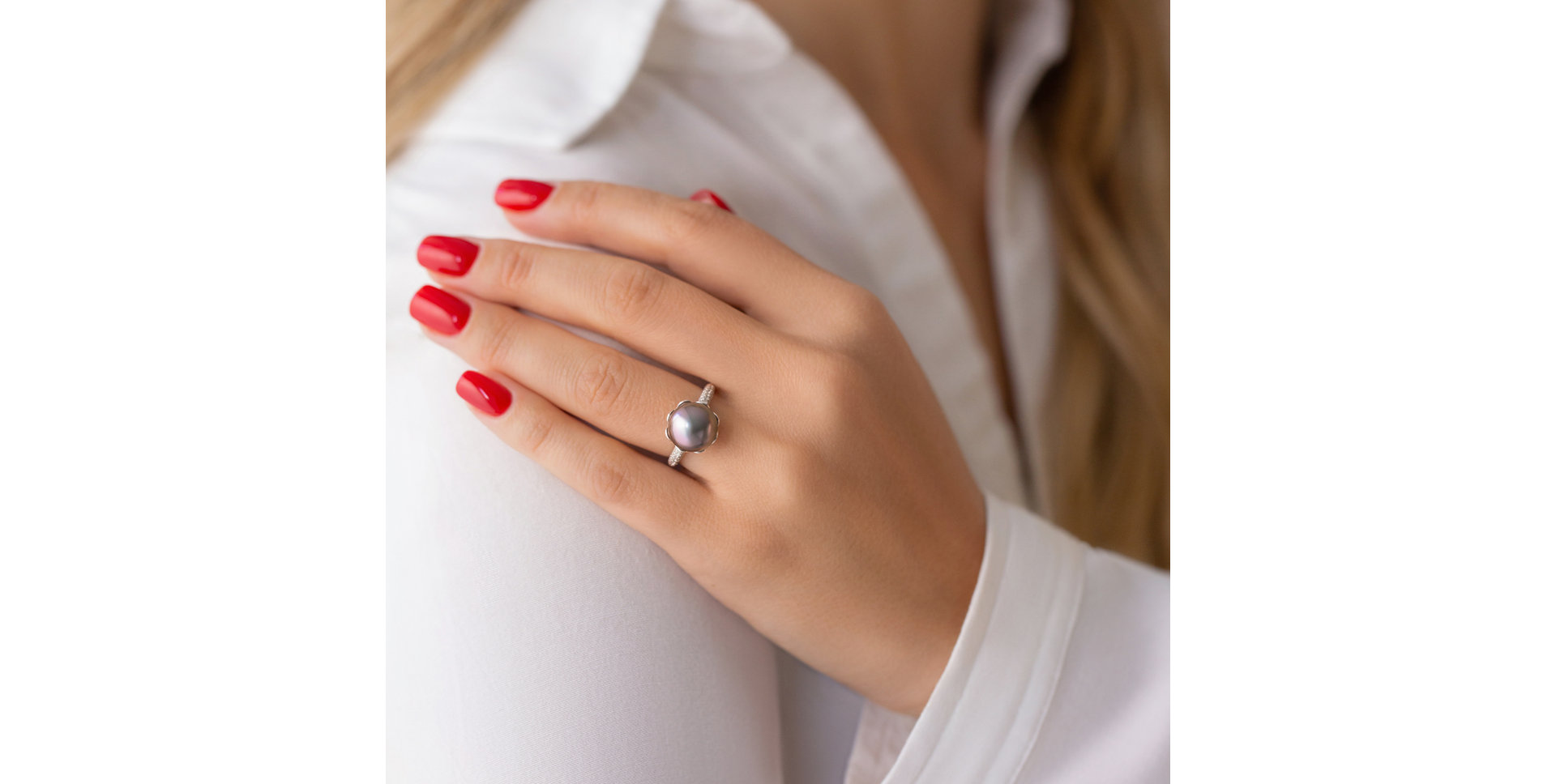 Diamond ring with Pearl Pearly Attraction