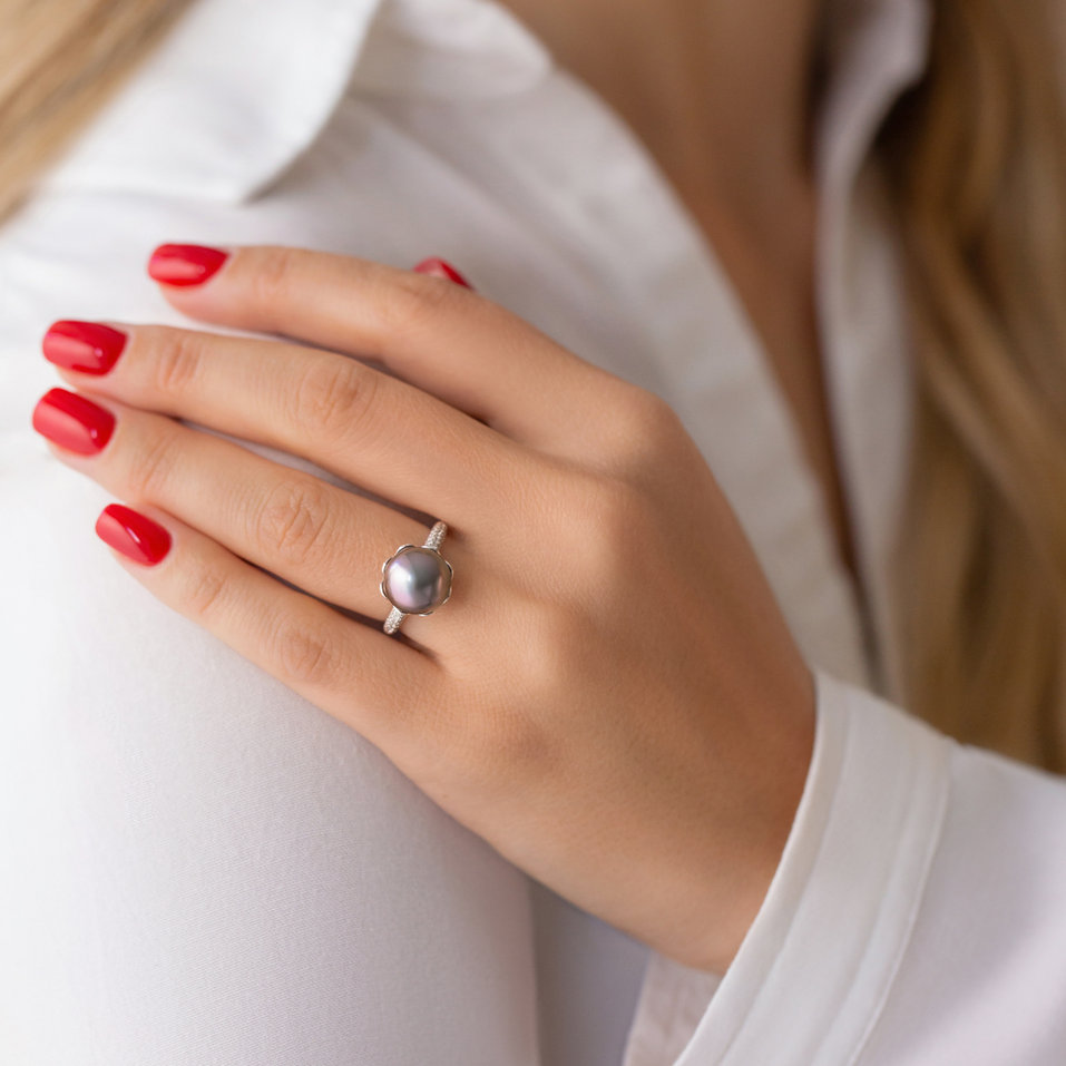 Diamond ring with Pearl Pearly Attraction