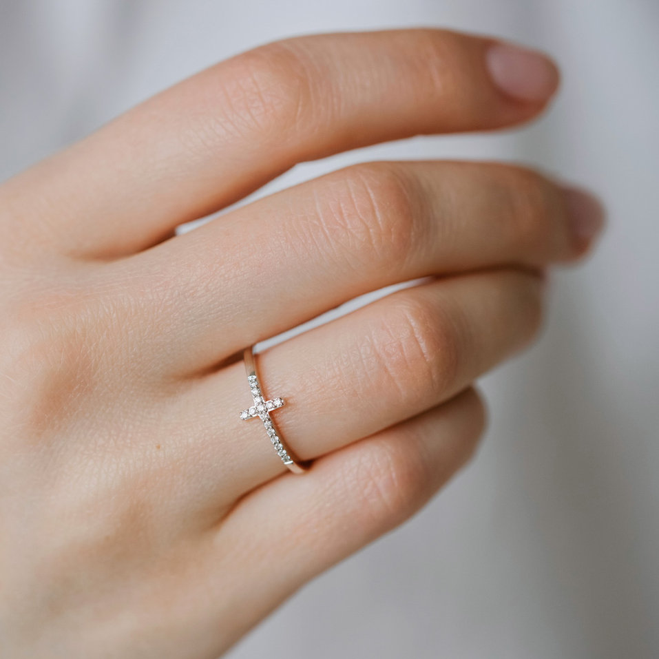 Diamond ring Cross