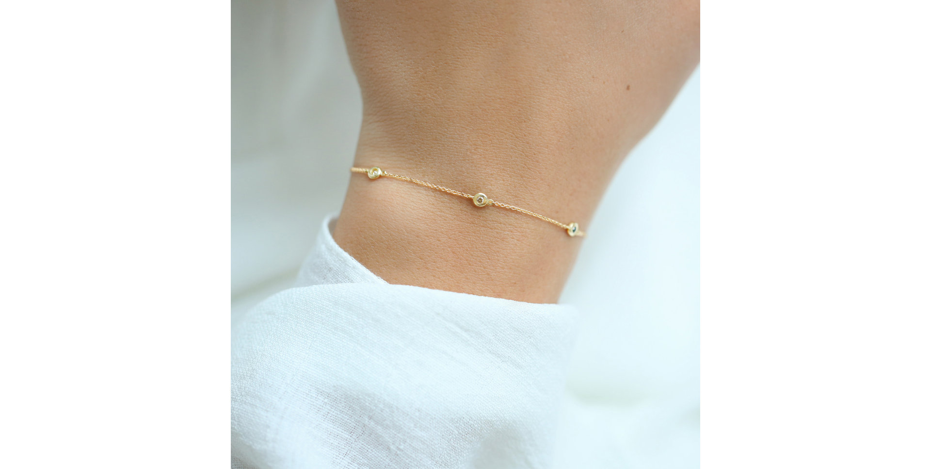 Bracelet with white, brown and black diamonds Dots