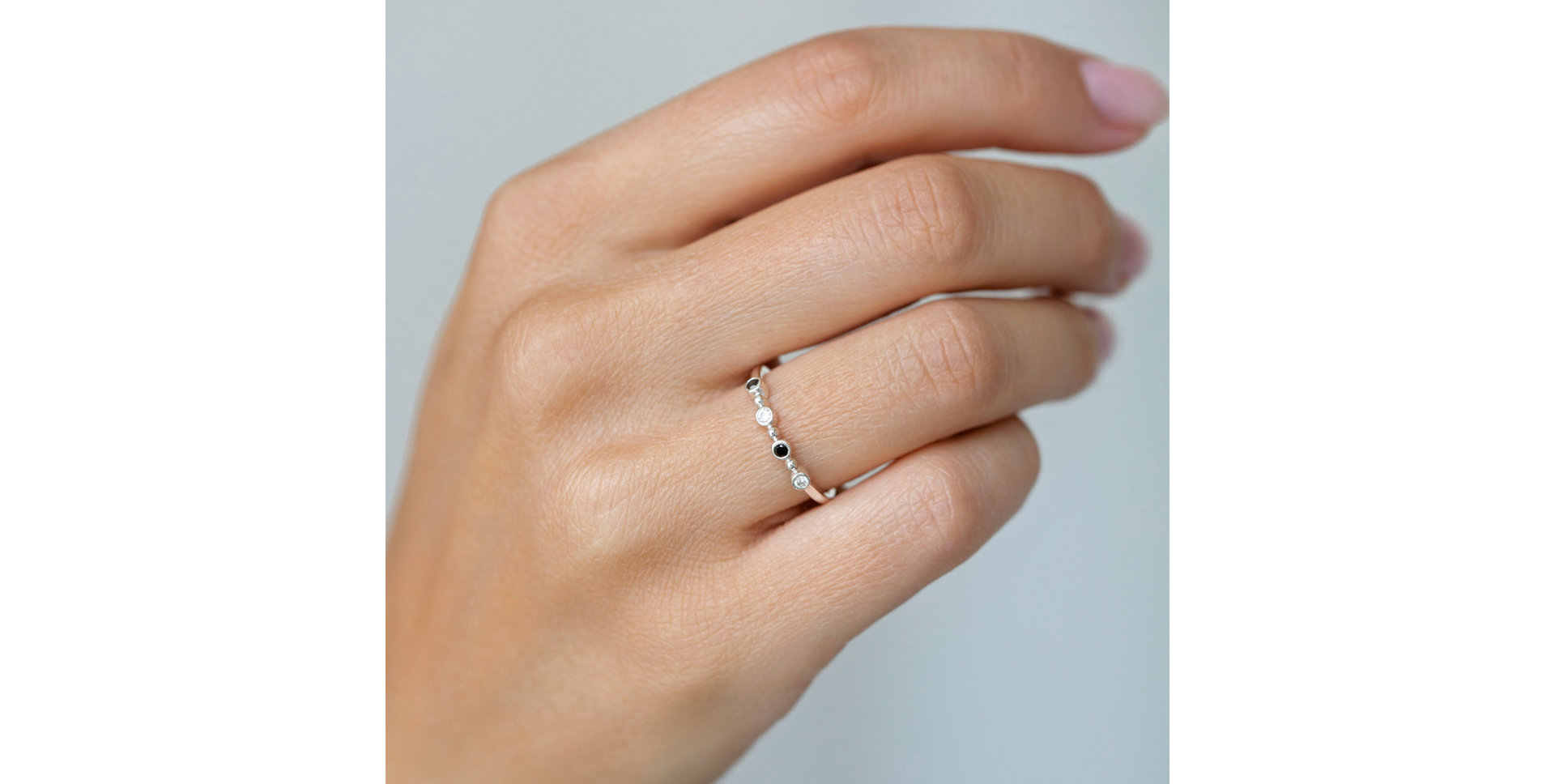 Ring with black and white diamonds Simplicity