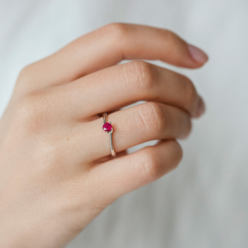 Ring with Sapphire Bonbon