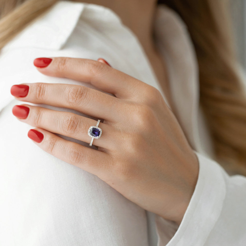 Diamond ring with Sapphire Manon