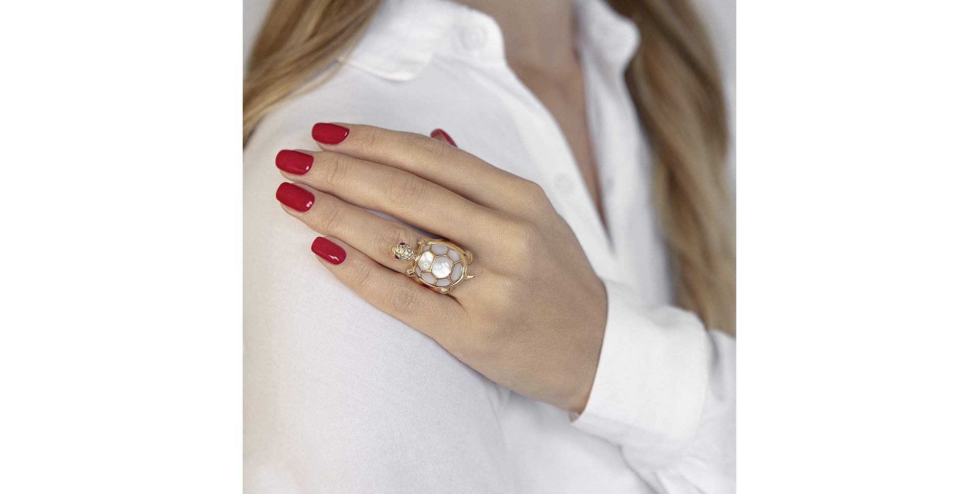 Ring with brown diamonds, Ruby and Mother of Pearl Graceful Turtle