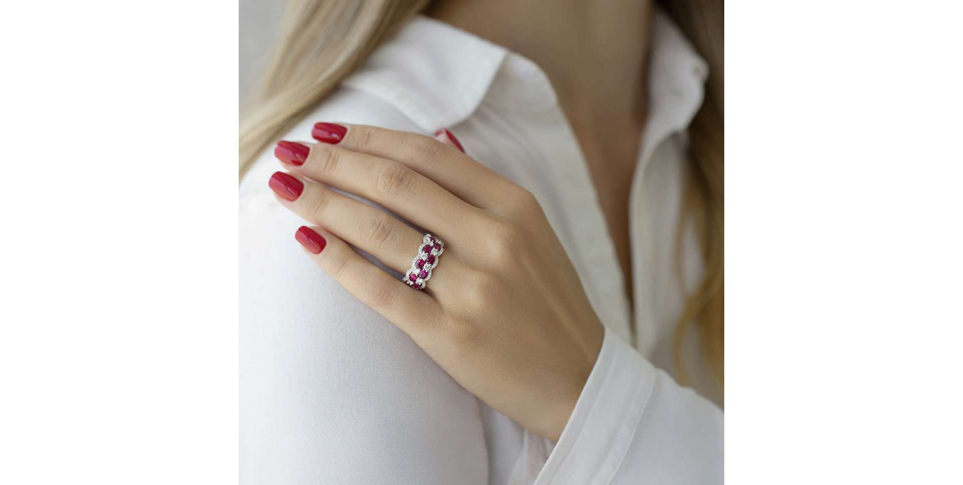 Diamond ring with Ruby Gavin