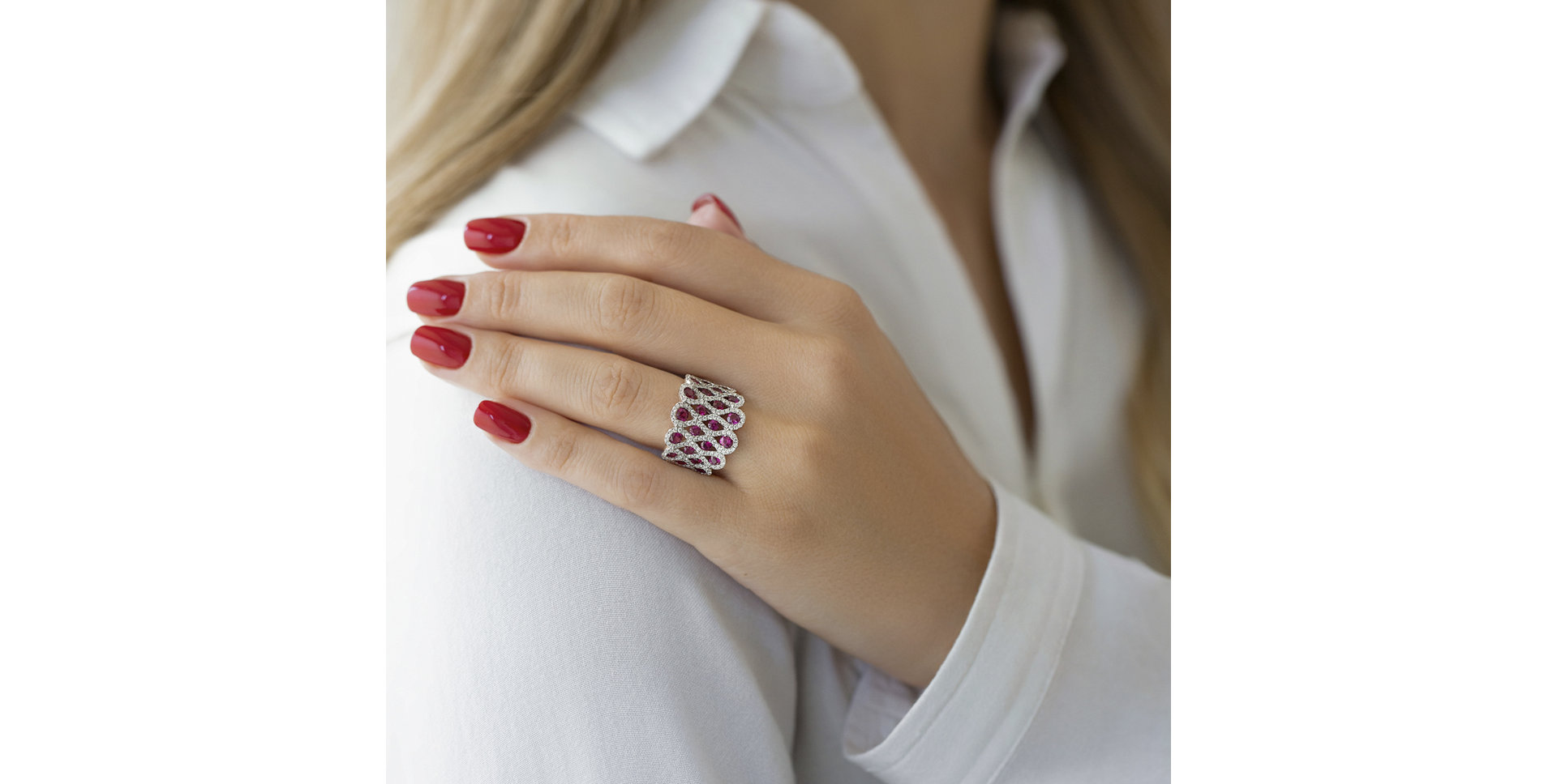 Diamond ring with Ruby Cosette