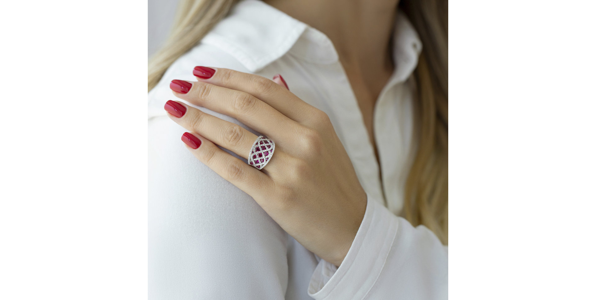 Diamond ring with Ruby Delphine