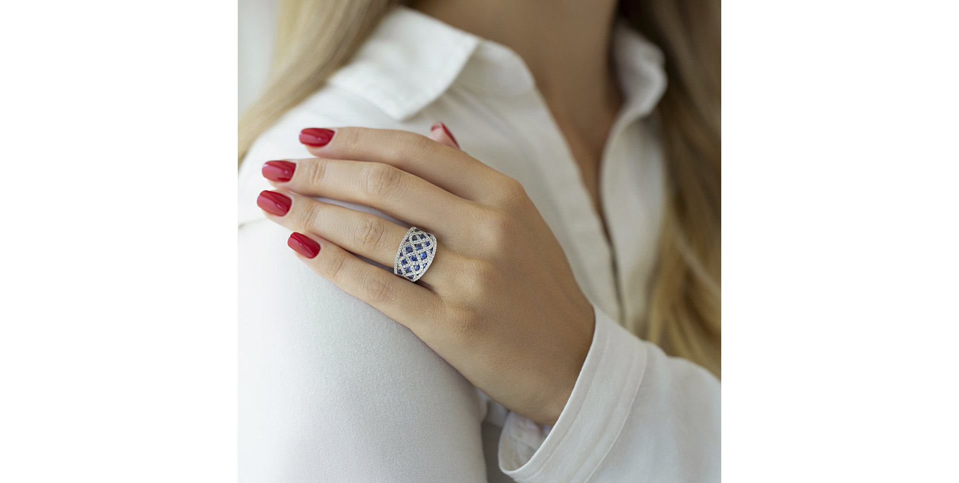 Diamond ring with Sapphire Delphine