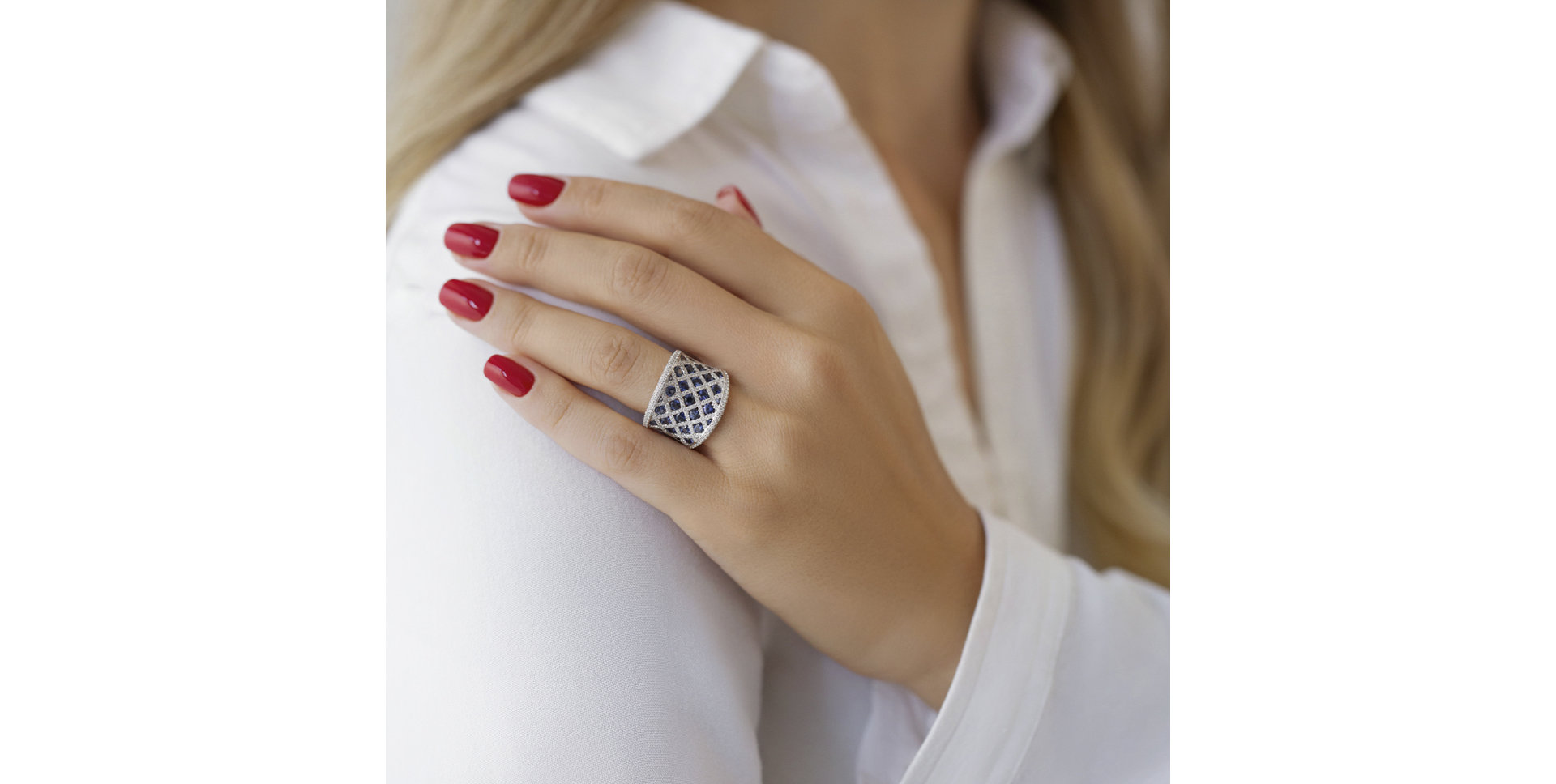 Diamond ring with Sapphire Denise