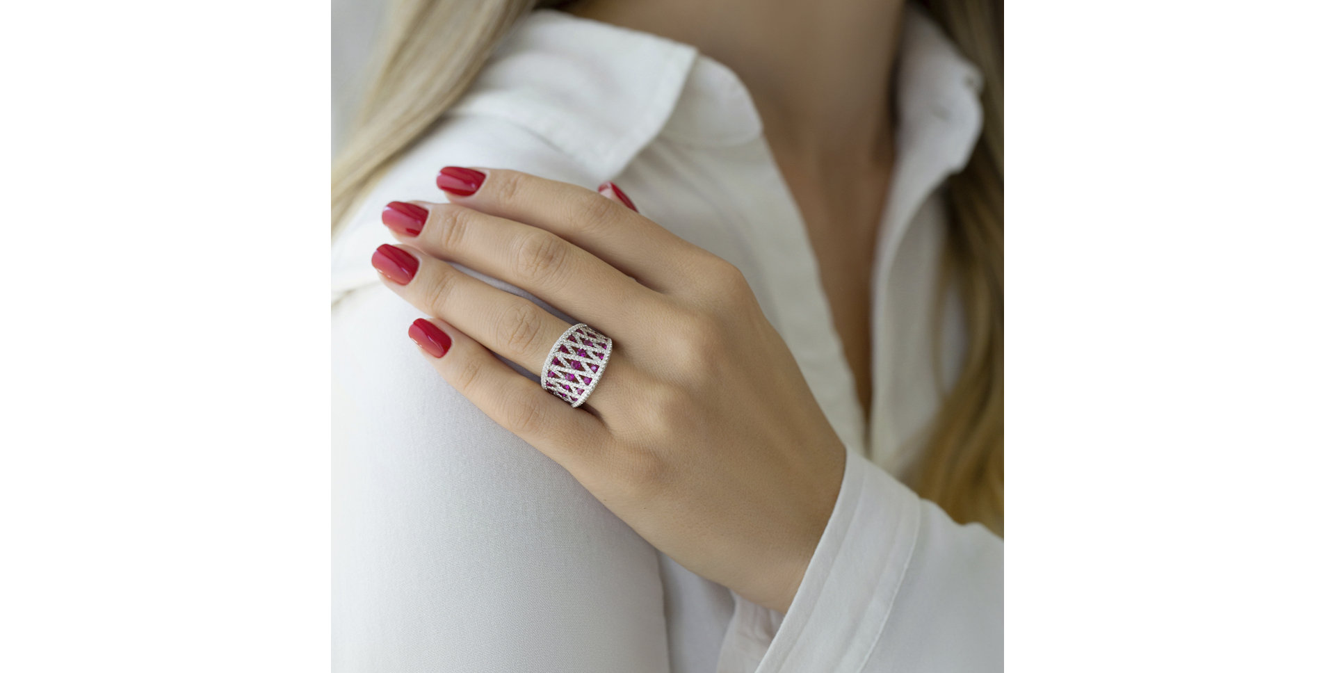 Diamond ring with Sapphire Dominique