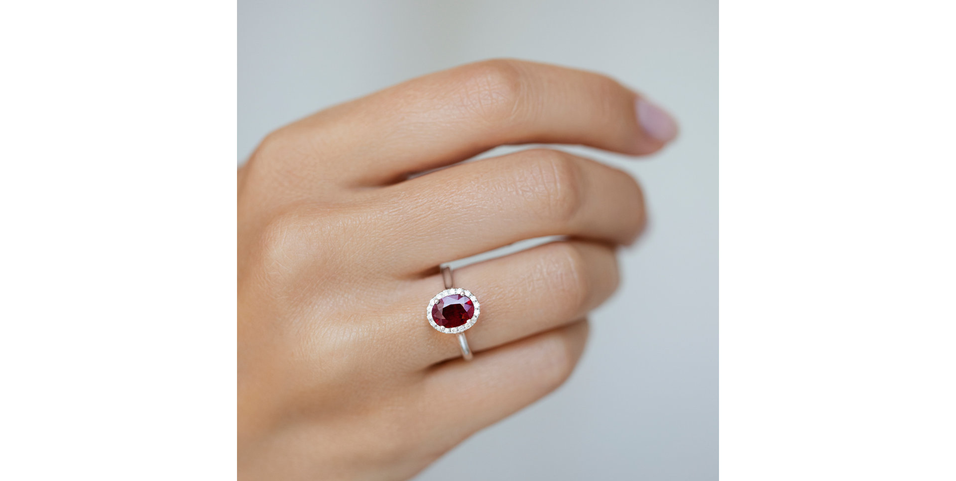 Diamond ring with Ruby Glory Allegory