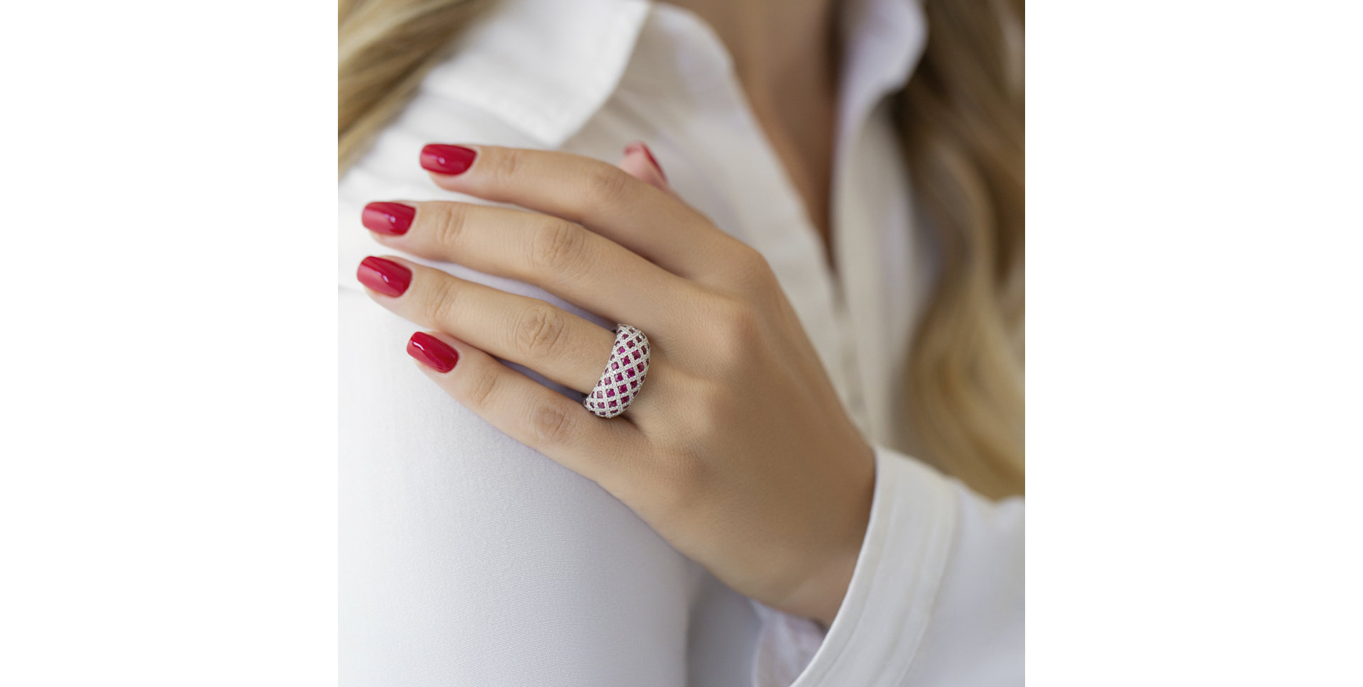 Diamond ring with Ruby Aimée
