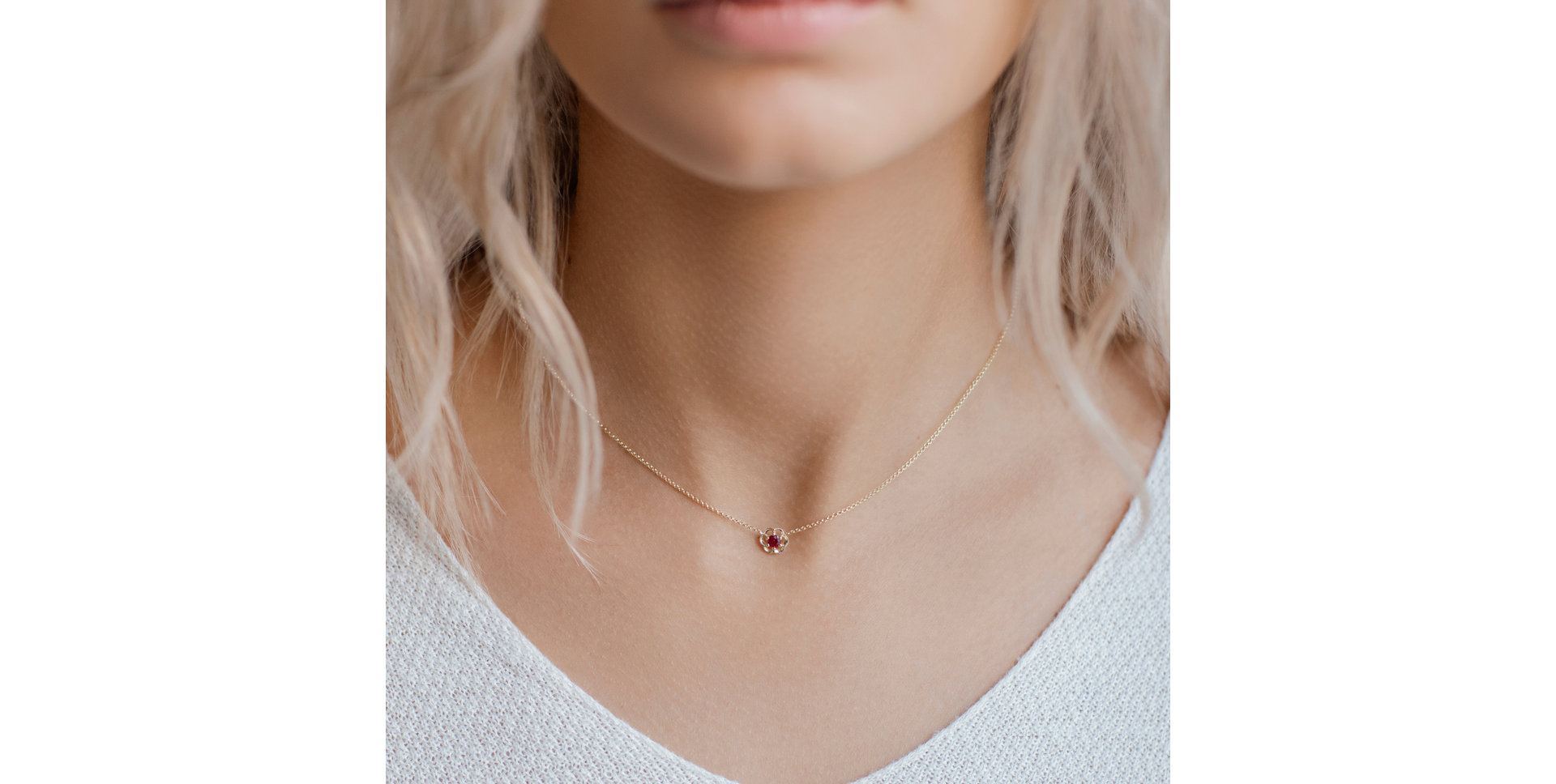 Necklace with Sapphire Flower Gem