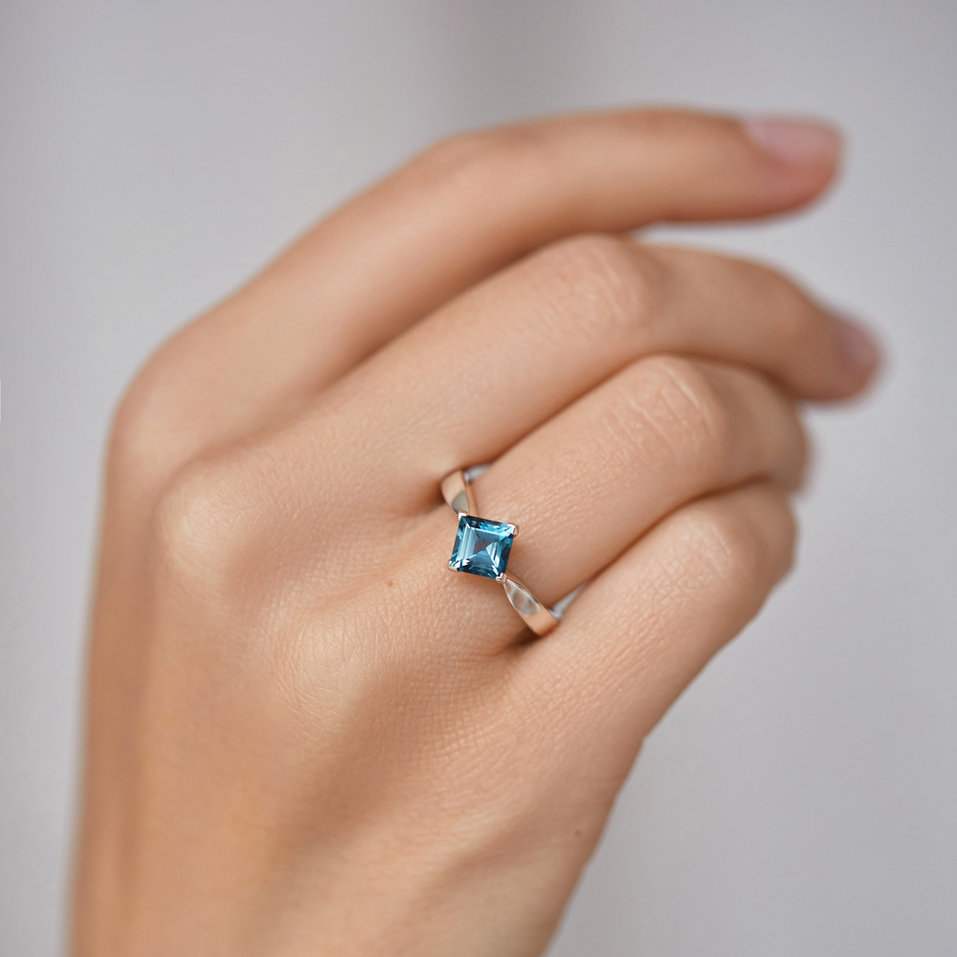 Ring with Smoky Quartz Bonbon