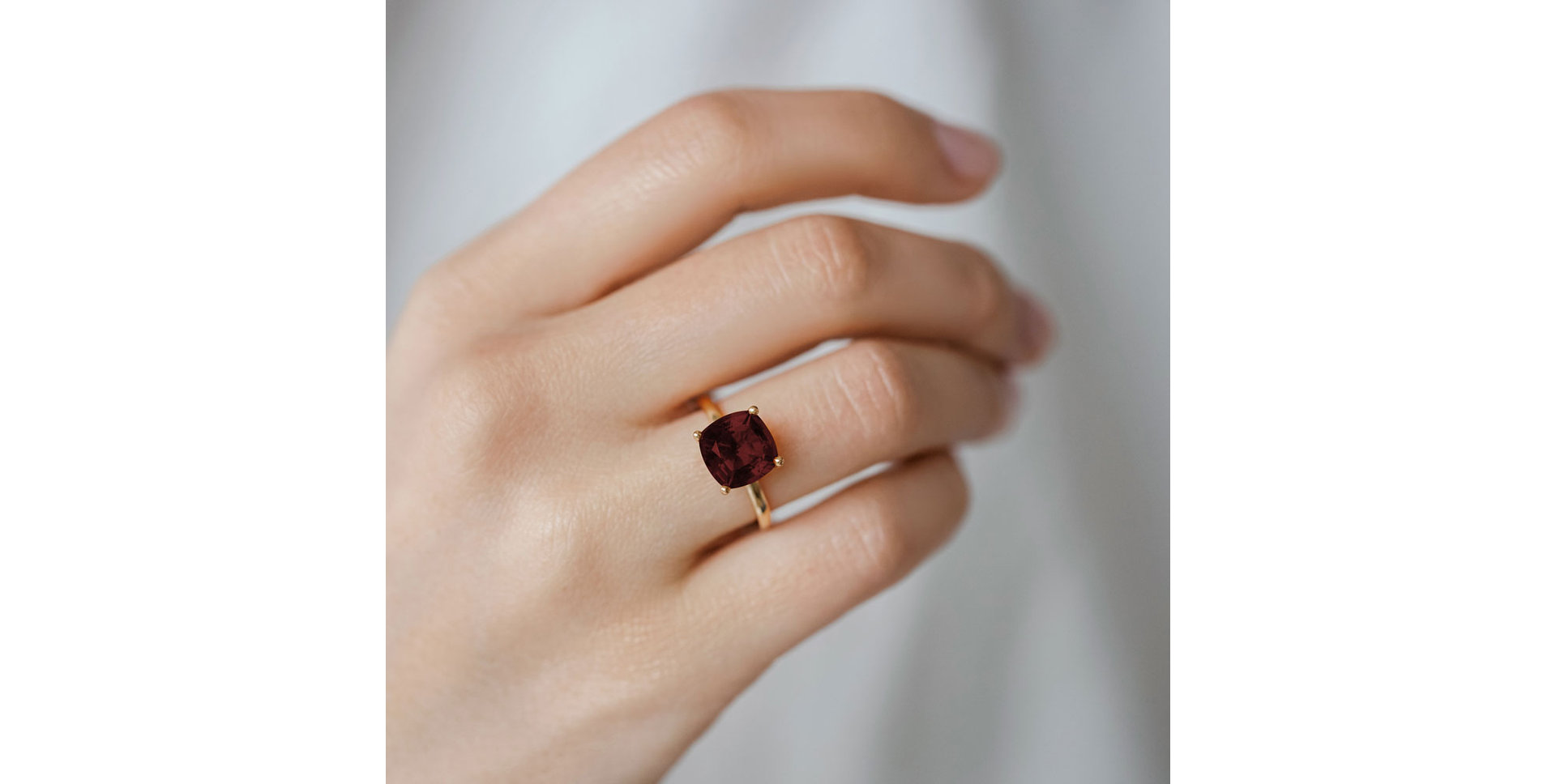 Ring with Rhodolite Bonbon