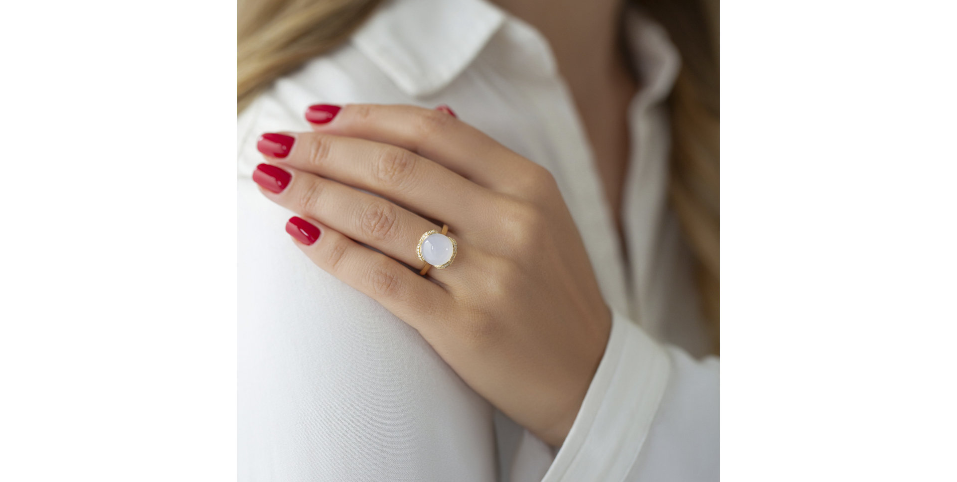 Diamond ring with Chalcedony Rainbow Princess