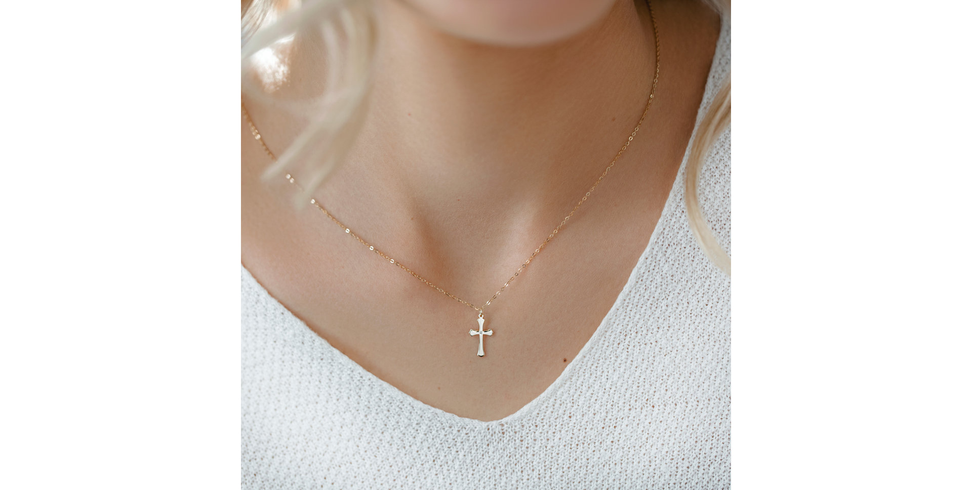 Diamond necklace Classic Cross