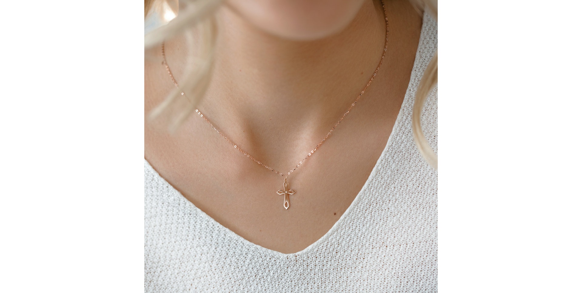 Diamond necklace Classic Cross