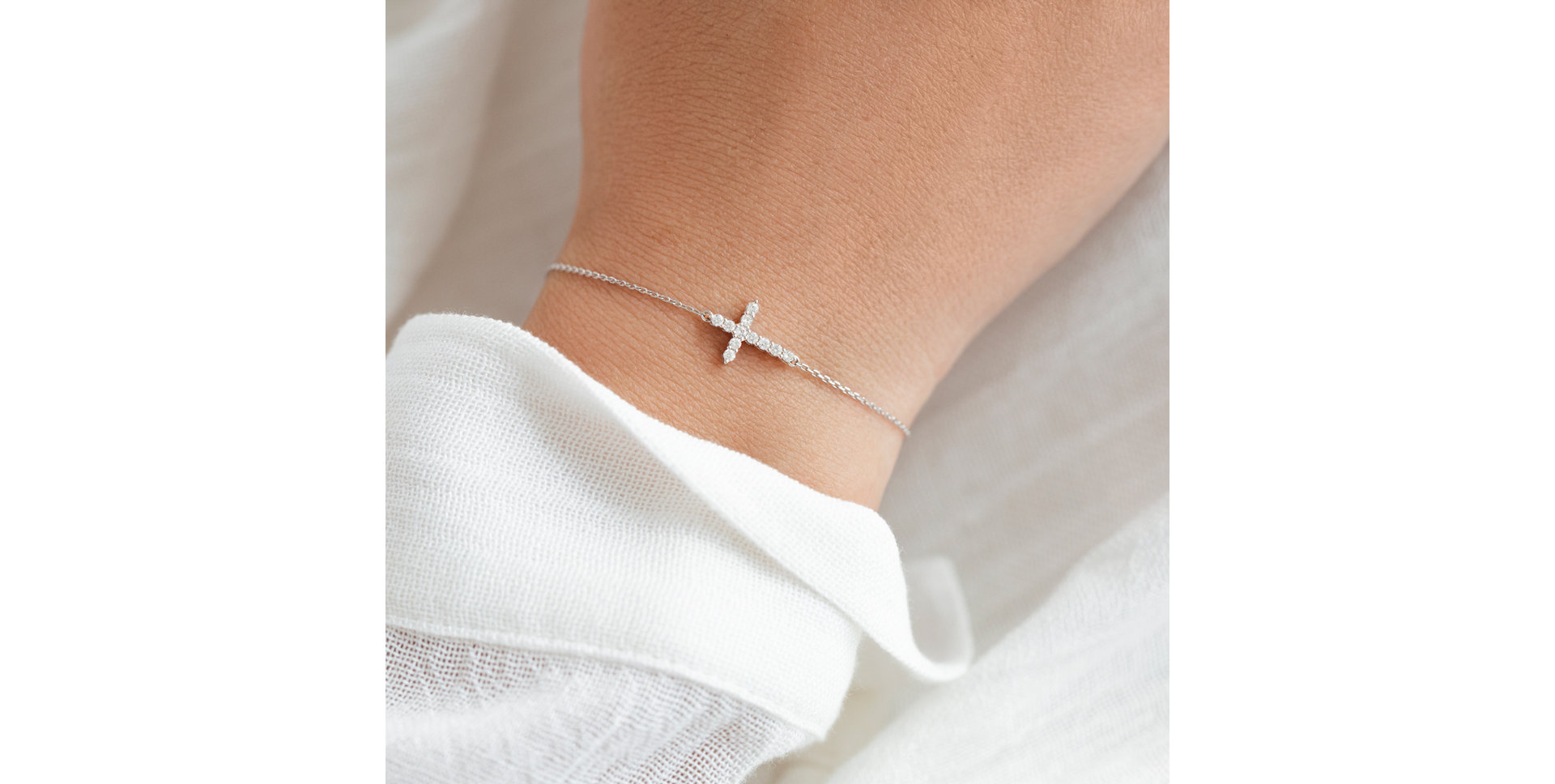 Diamond bracelet Glittering Cross